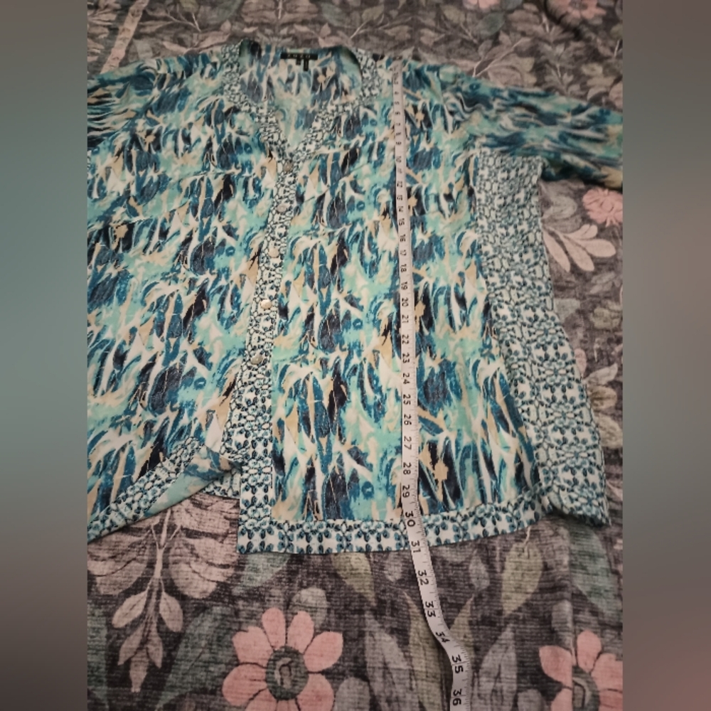 Zozo Womens Plus Artsy Button Up Top 2X Blue Lightweight Abstract Beach - Picture 9 of 10